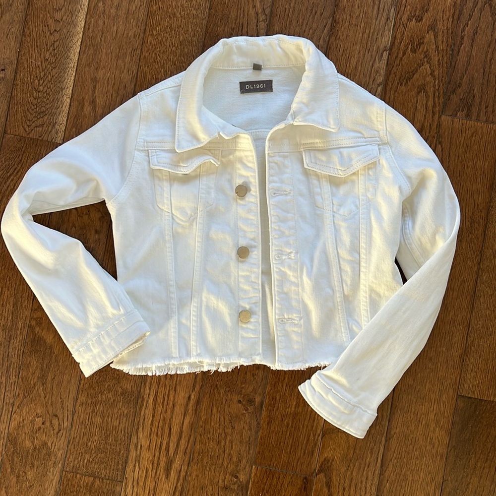 DL1961, white jacket, size small, kids. Used, excellent condition.